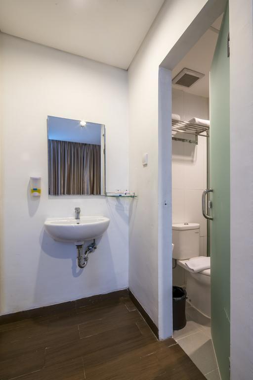 Hotel 88 Grogol Jakarta Buitenkant foto