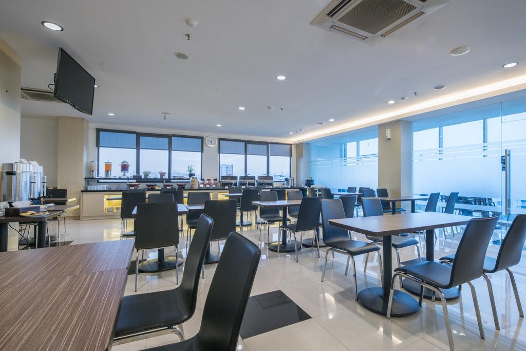 Hotel 88 Grogol Jakarta Buitenkant foto