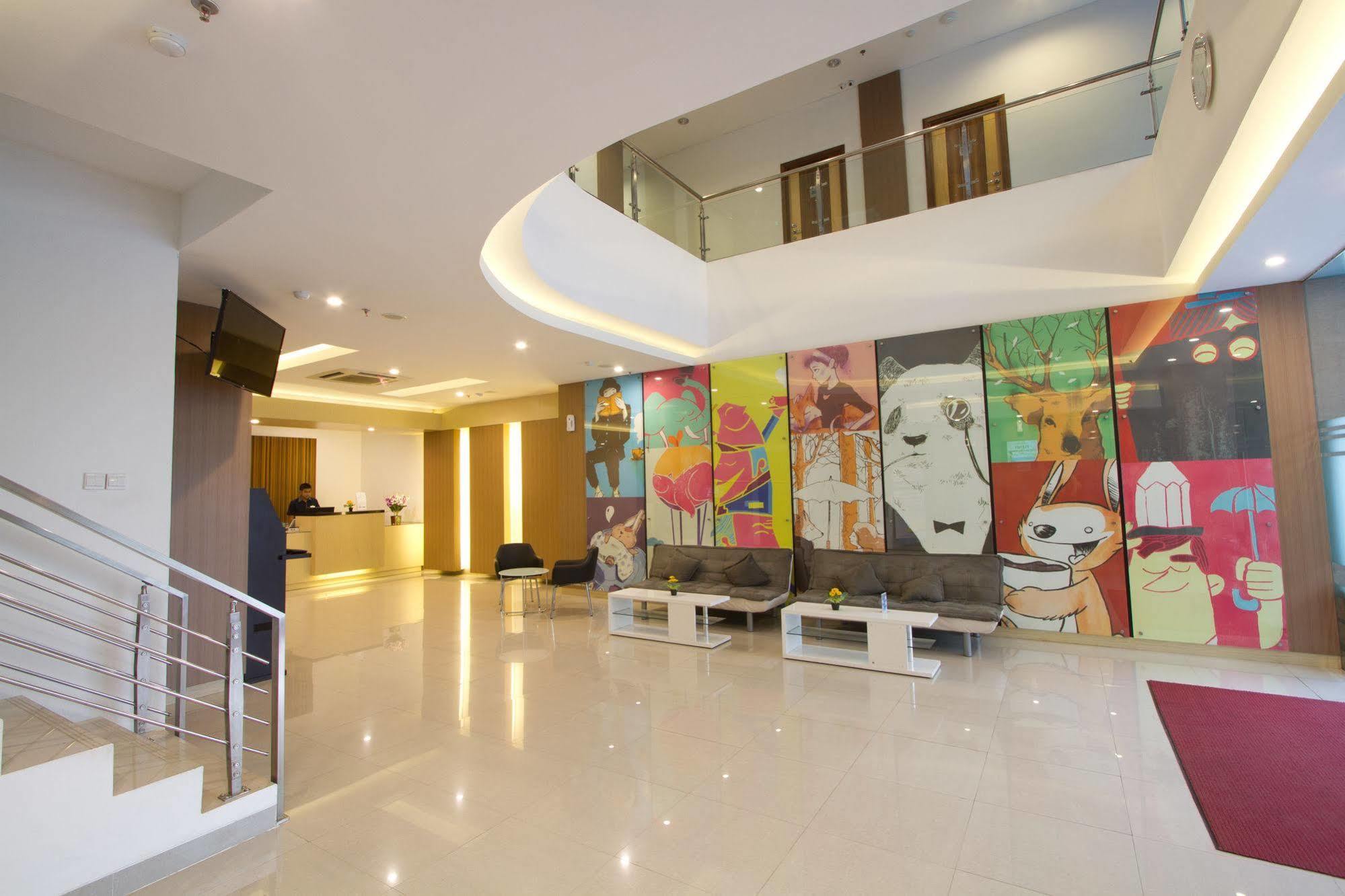 Hotel 88 Grogol Jakarta Buitenkant foto