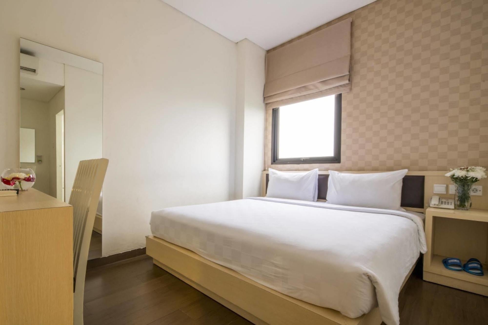 Hotel 88 Grogol Jakarta Buitenkant foto