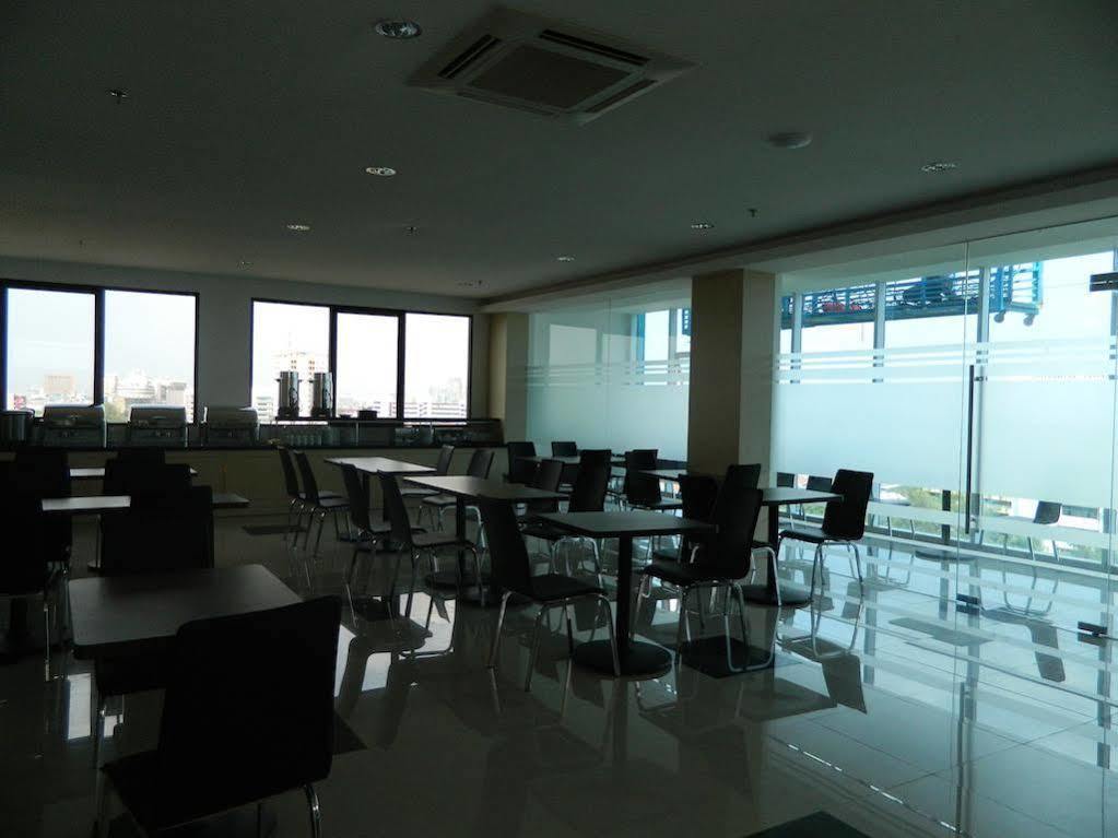Hotel 88 Grogol Jakarta Buitenkant foto
