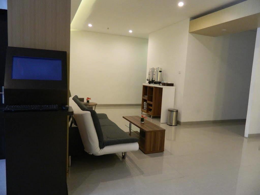 Hotel 88 Grogol Jakarta Buitenkant foto