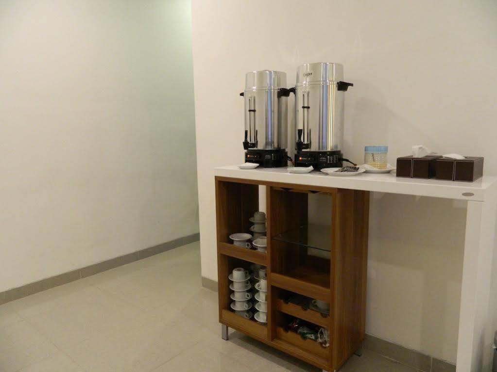 Hotel 88 Grogol Jakarta Buitenkant foto