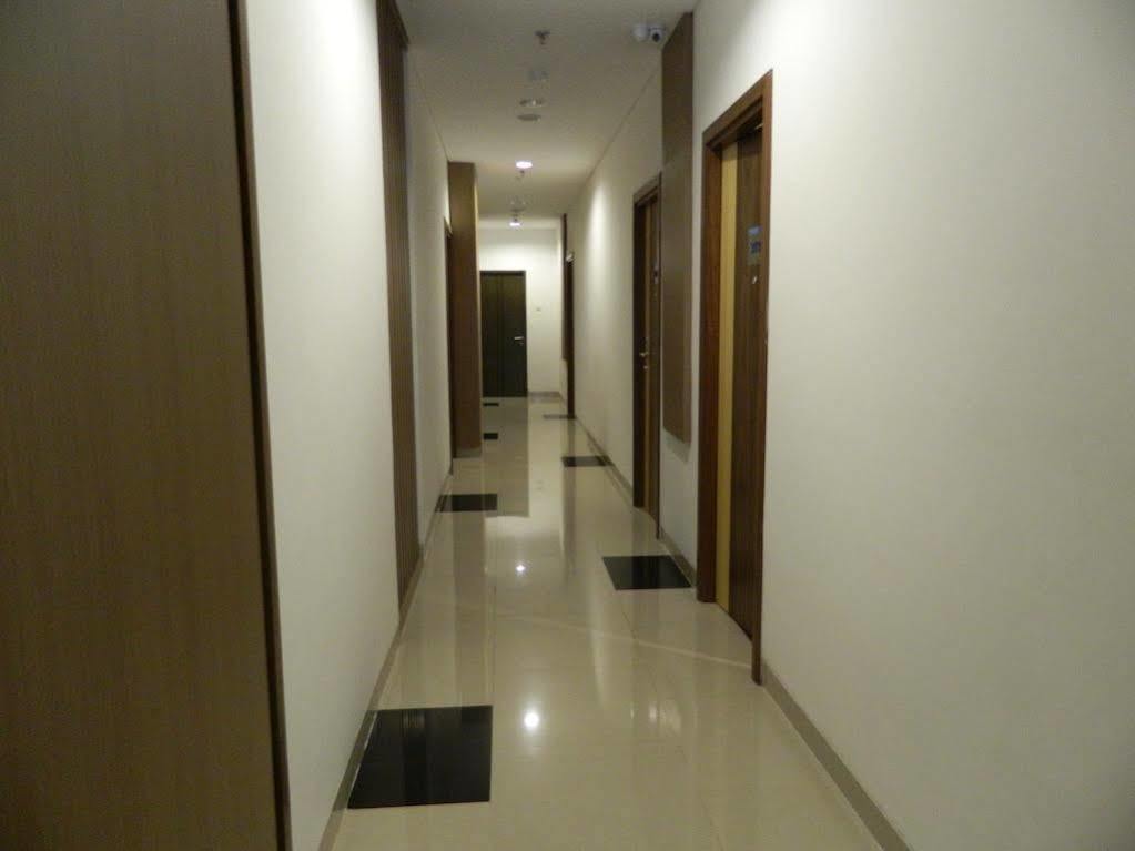 Hotel 88 Grogol Jakarta Buitenkant foto
